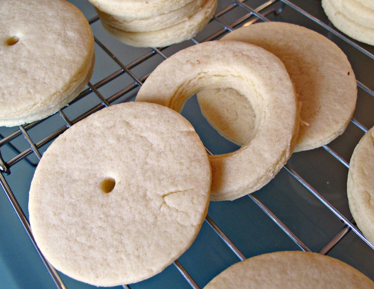 3 layers of vanilla sugar cookie circles with solid bottom, hollow center, pierced top.