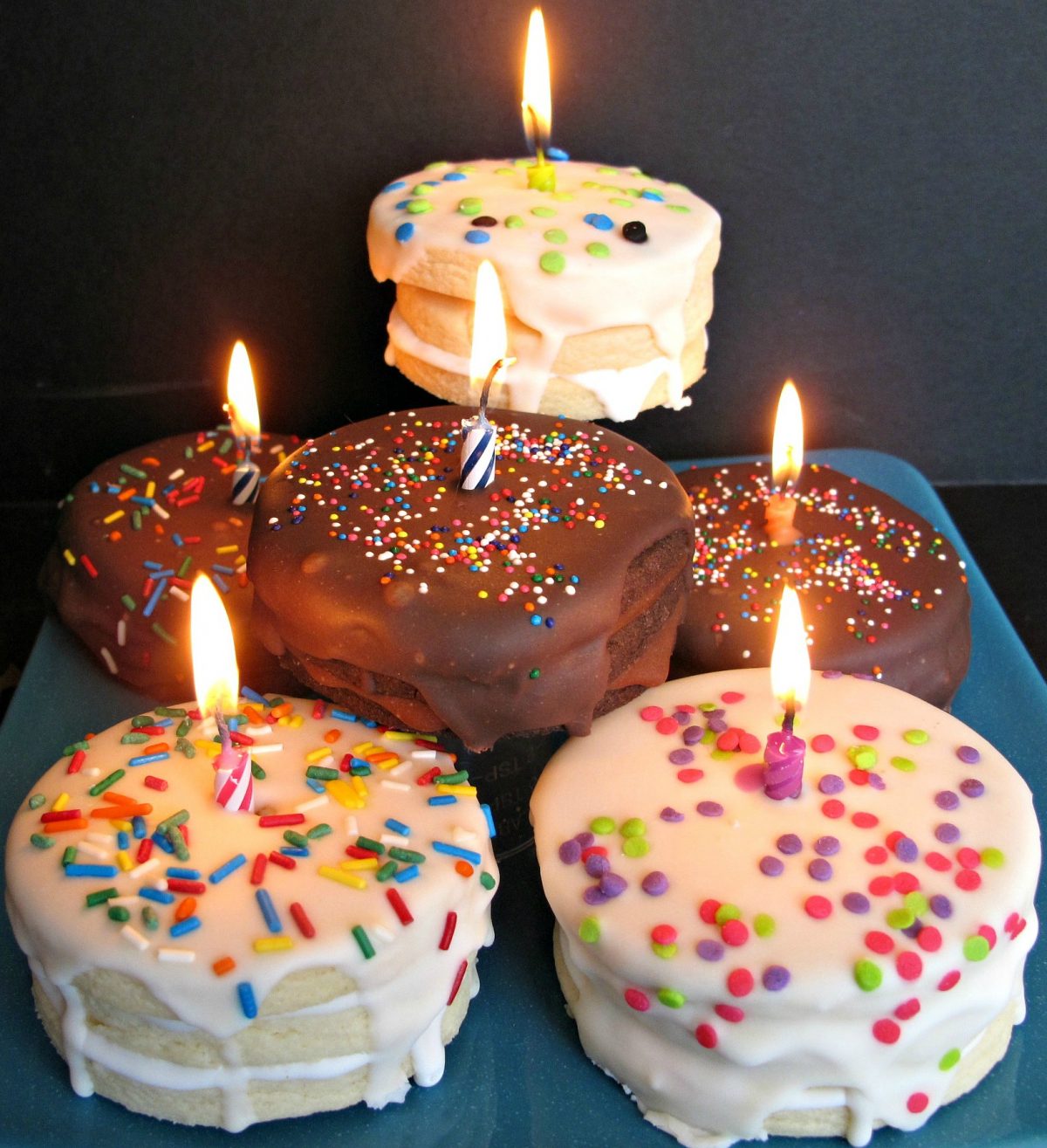 images of birthday cakes with candles