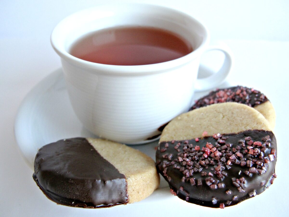 Cookies with a cup of tea.