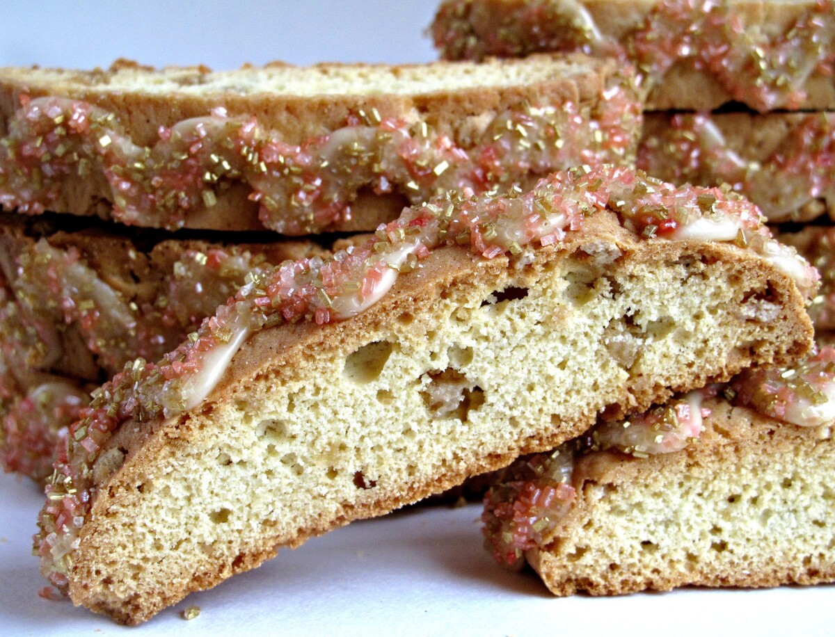 Closeup of the cut edge of a biscotti.