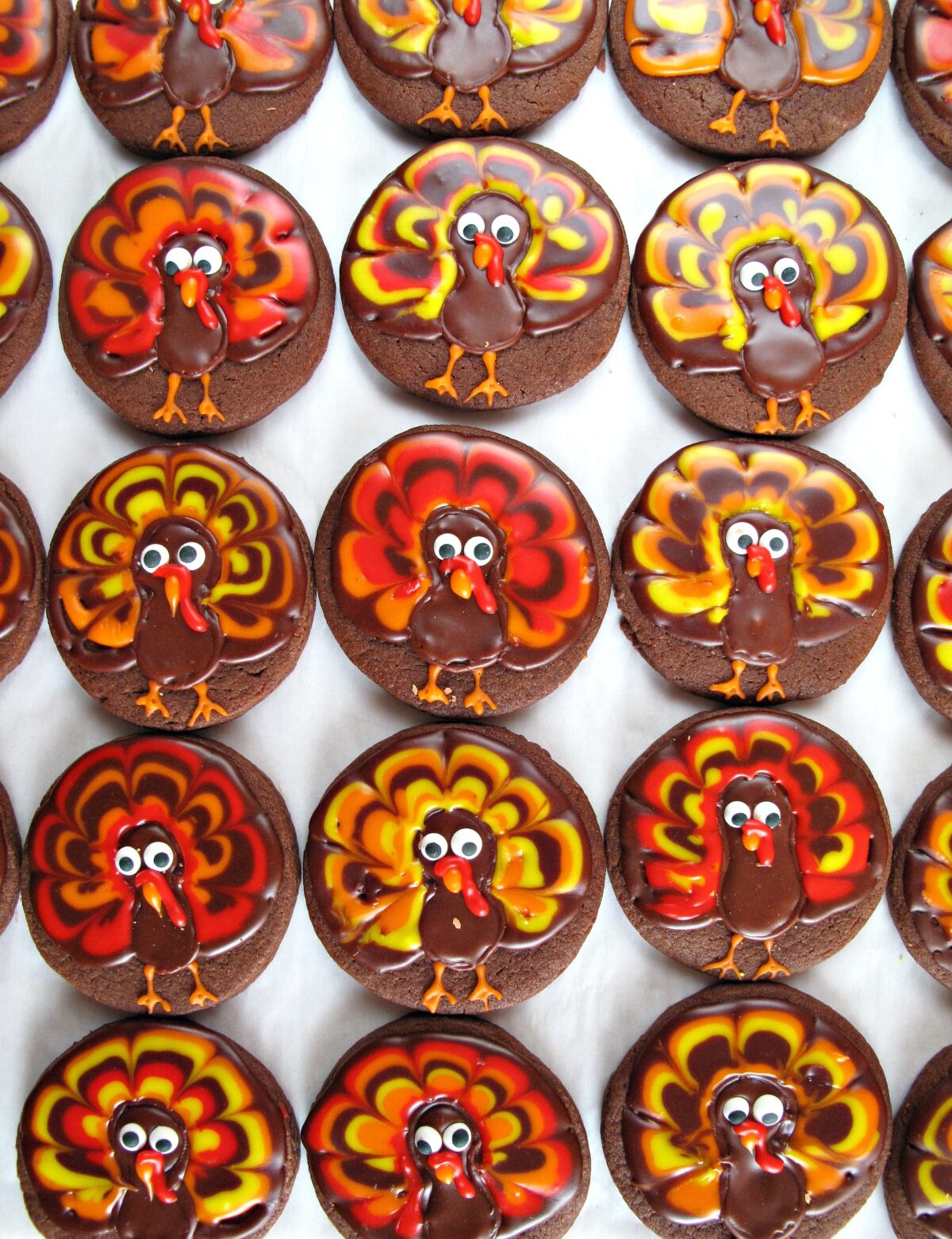 Turkey Decorated Sugar Cookies in rows.