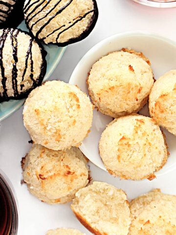 Plain and chocolate drizzled coconut macaroon cookies.