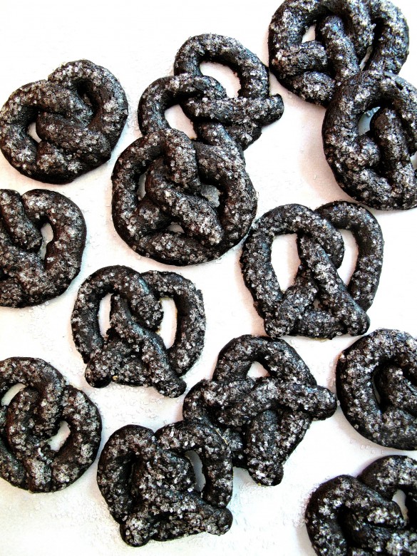 Chocolate Pretzel Cookies- rich chocolate cookies with cinnamon and espresso coated in coarse sugar for crunch.| The Monday Box