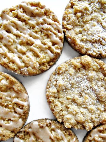 Closeup of cookies made out of cinnamon streusel topping.