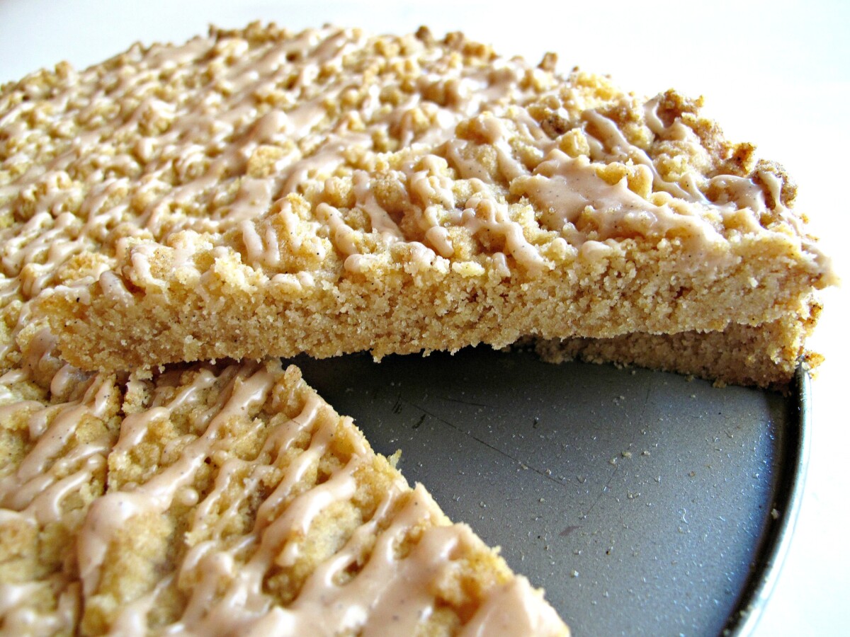 Closeup of cut edge of cookie.