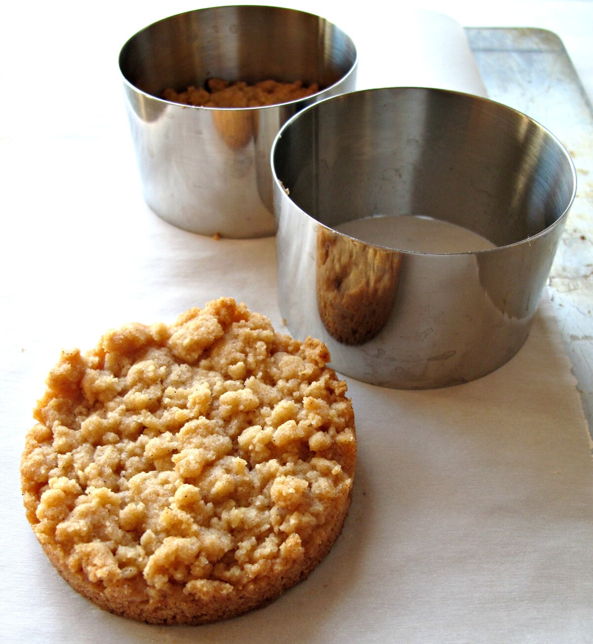  Streusel Cookies and cylinder metal molds.