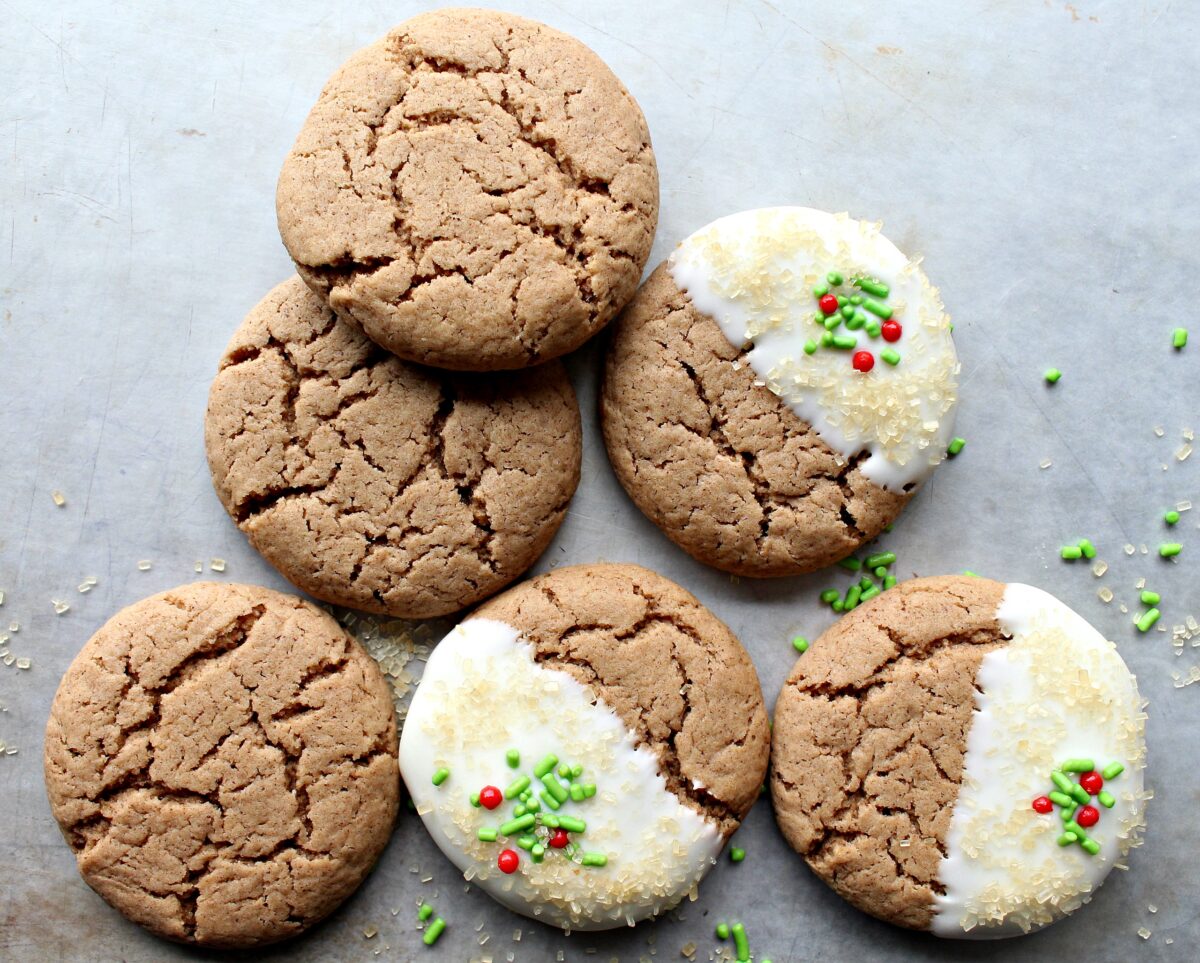 Flat, crackled cookies with some plain and some dipped in white chocolate and sprinkles.
