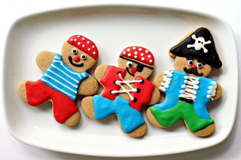 Ahoy Mateys! Celebrate International Talk like a Pirate Day with a swashbuckling cookie crew! Gingerbread Pirate Cookies will thrill pirate fans year round!|themondaybox.com