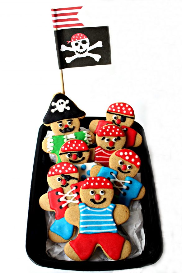 Ahoy Mateys! Celebrate International Talk like a Pirate Day with a swashbuckling cookie crew! Gingerbread Pirate Cookies will thrill pirate fans year round!|themondaybox.com