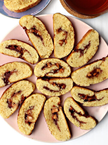 Slices of cookies cut from dough rolled up with jam centers.