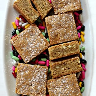 7 Root Beer Float Bars on a white platter with colorful licorice candies