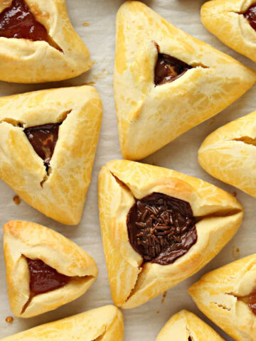 Triangle shaped cookies filled with chocolate or jam.
