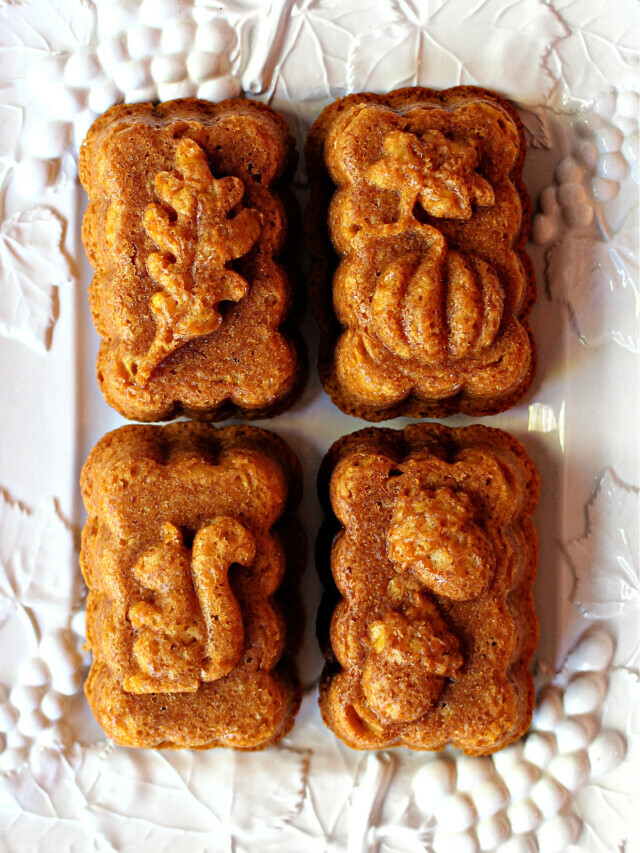 Mini Pumpkin Cakes