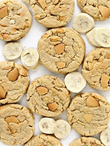 Cookies topped with pieces of vanilla wafer with sliced freezed dried banana.